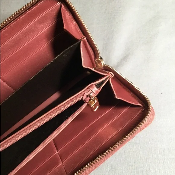 Gucci Red Quilted Wallet with Gold Hardware - Picture 7 of 9